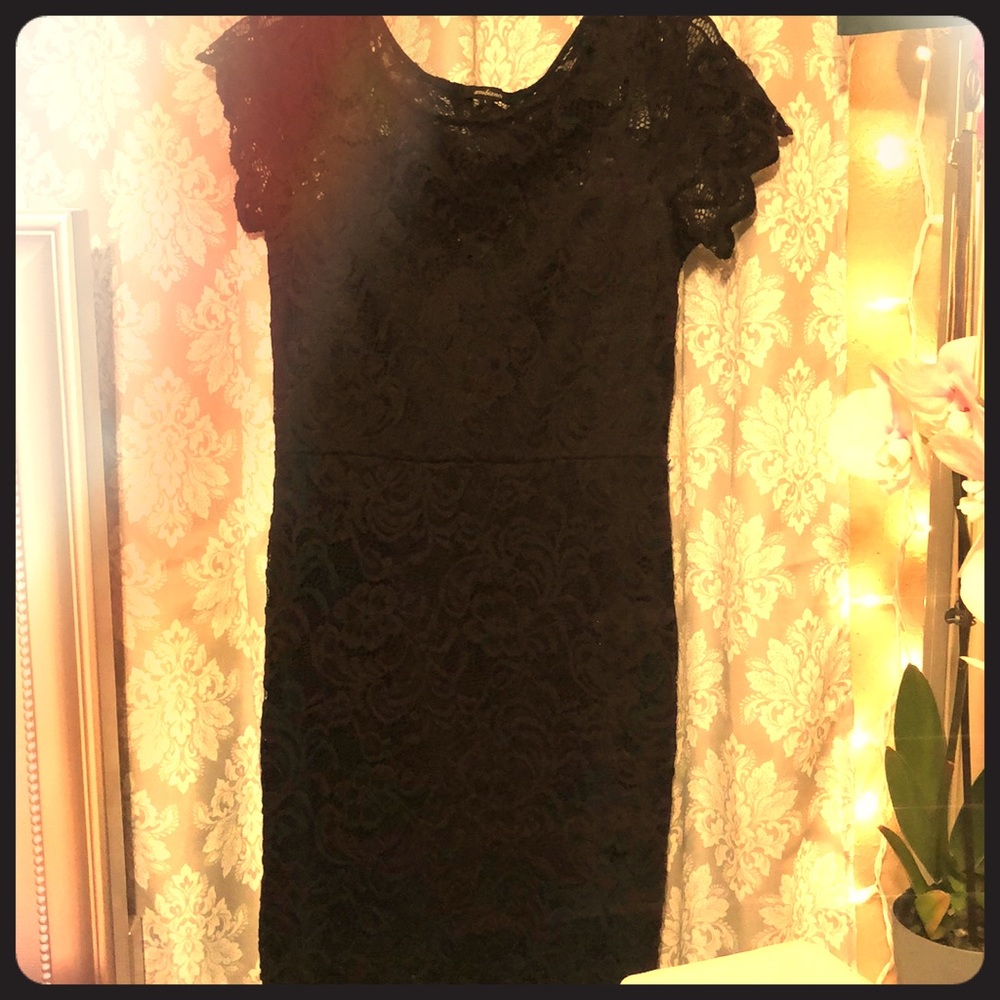 Knee length black dress 👗🖤